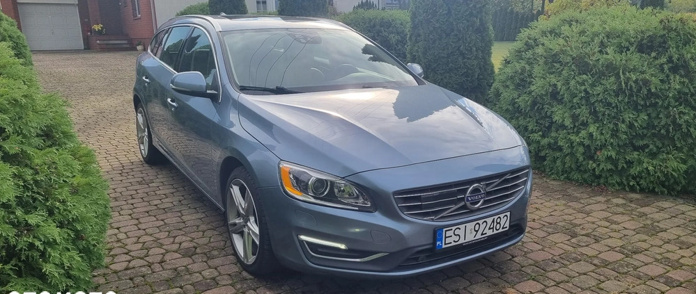 Volvo V60 cena 74900 przebieg: 65000, rok produkcji 2017 z Sieradz małe 631